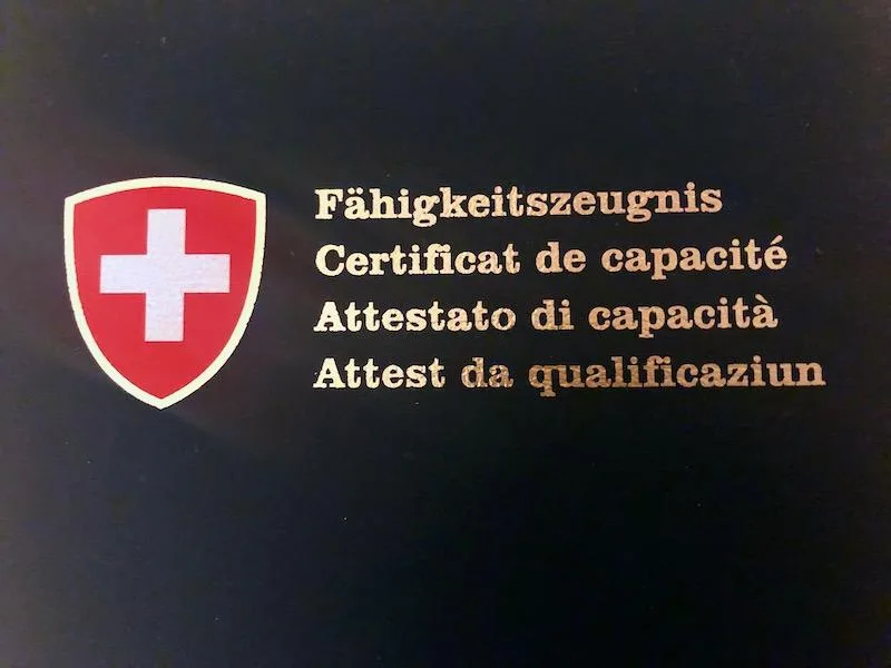 1809e8b55b2cd6e21d8ced980c339eefd3424a1e Der Schweizer Bauernverband fordert, dass in Zukunft Landwirte mit Fähigkeitszeugnis weiterhin Direktzahlungen beziehen können. Ginge es nach dem Bund, müssten noch zusätzliche betriebswirtschaftliche Module besucht werden. (Bild et)