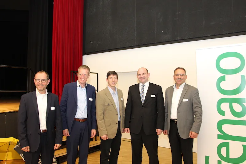 974413c1ee6dfa4a05db2904aa3af35b4ba5832a Die Referenten: von Links Fortunat Schmid, Hansjörg Reiss (beide fenaco) Roland Peter von Agroscope, Stephan Scheuner von Swissgranum und Joseph von Rotz von fenaco. (Bild rü)