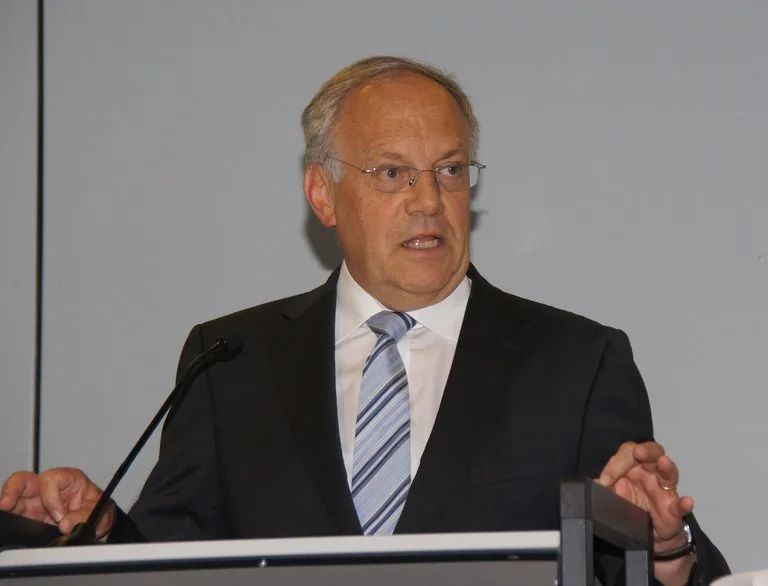 d8fdffb0ea2f275185ac28f55d46c3e69b2d5667 Schneider-Ammann am Rednerpult. (Bild lid/ji)