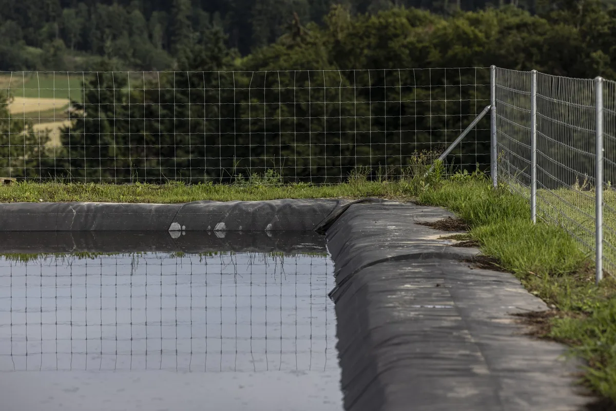 die-gruene-wasser-2024-PIA-Neuenschwander Rückhaltebecken können Teil einer Bewässerungsstrategie sein.