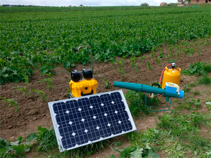 Das Gerät «Bird Alert» besteht in der Grundausrüstung aus einer Box mit der Software, einem Mikrofon, zwei Lautsprechern und einem Solarpanel. Hier zusätzlich abgebildet ist eine Gaskanone. (Bild zVg)