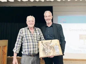 Präsident Thomas Achermann (rechts) verabschiedete Franz Schurtenberger nach 20 Jahren im Vorstand.
