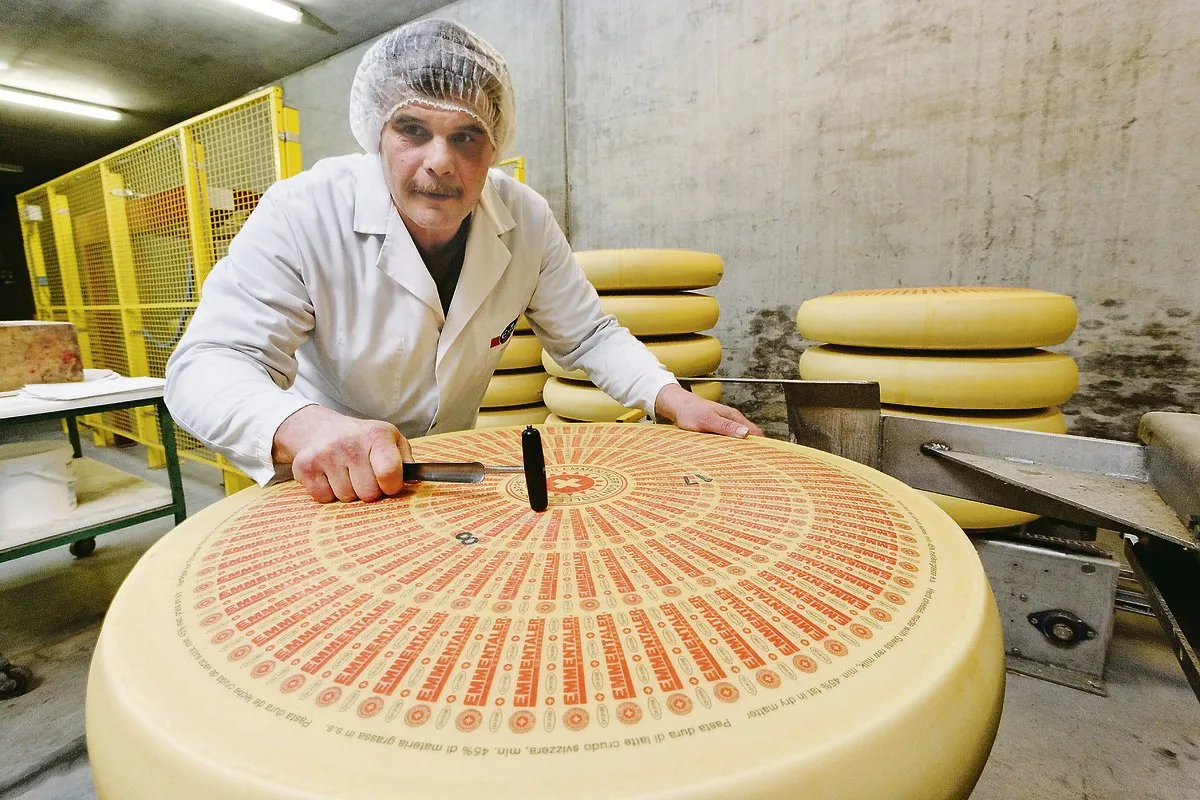 d9d0e3489206e974fc03f4e1bb243e5931a994b8 An der Verkäsungszulage soll sich vorderhand ebensowenig ändern, wie am Rezept für einen guten Emmentaler. (Bild Emmi)
