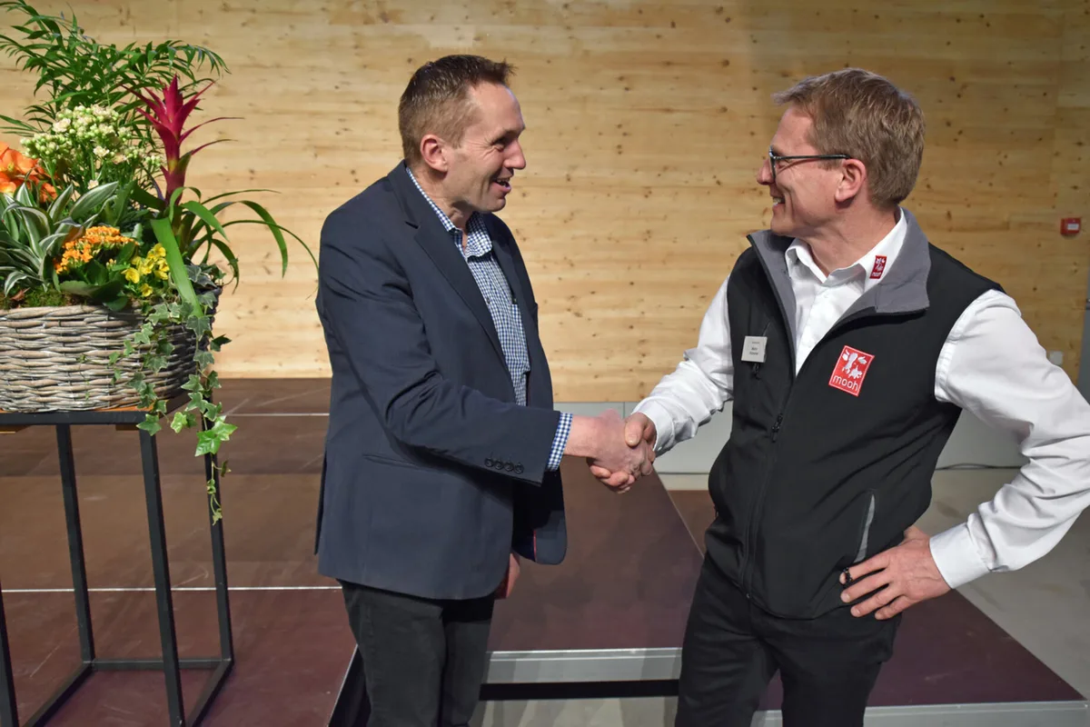 Huebscher-gratuliert-Roffler_354740975e5a44936f124a6b6e56d11f Thomas Roffler wird Verwaltungsrat bei Mooh