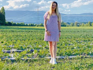 Am Feierabend tauscht Andriana Sobchuk Gummistiefel und Arbeitshose gegen das Sommerkleid. Sie mag Mode.