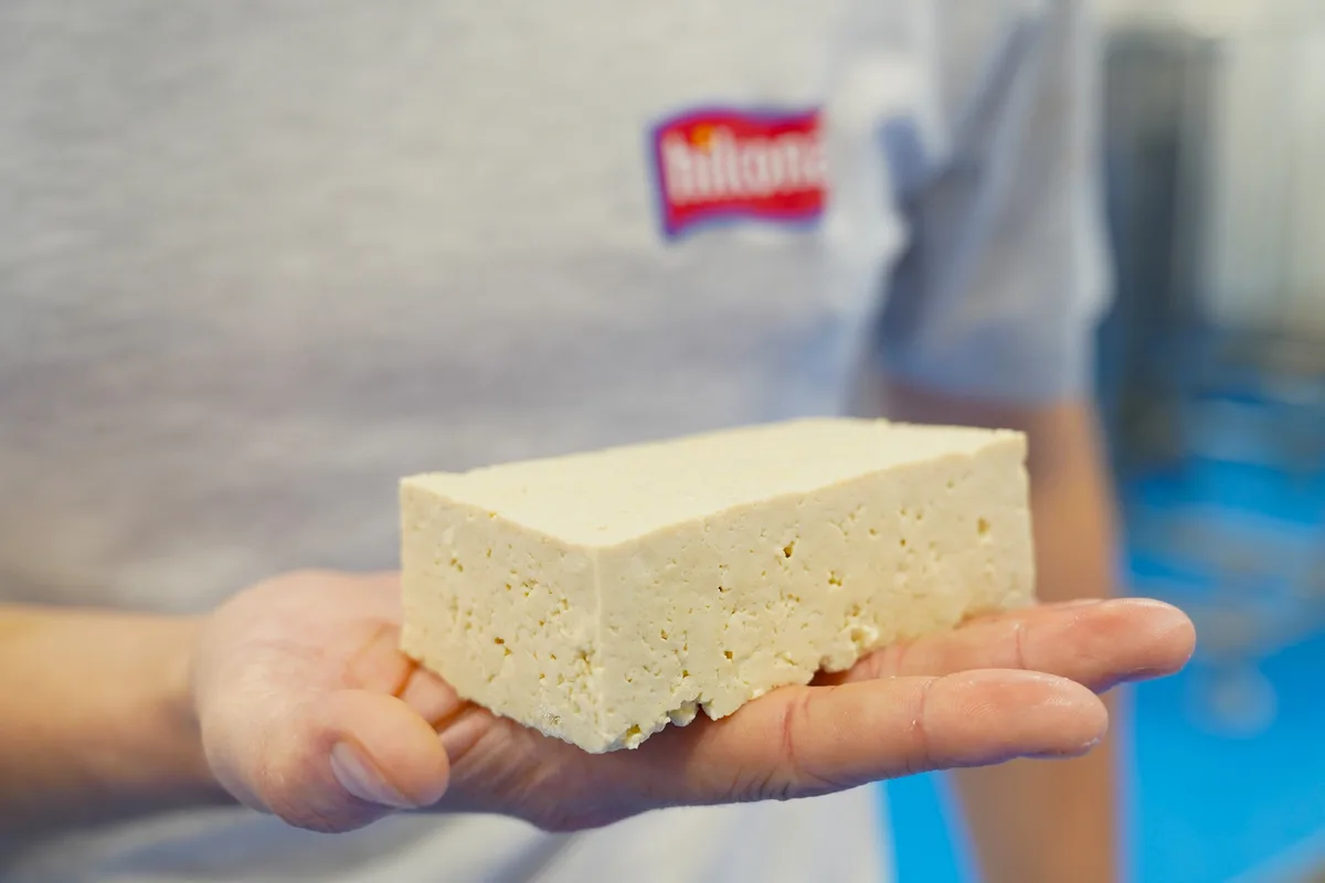 Tofu hat eine kurze Zutatenliste und einen hohen Proteingehalt. Damit entspricht das Produkt dem Gesundheitstrend in der Ernährung. 