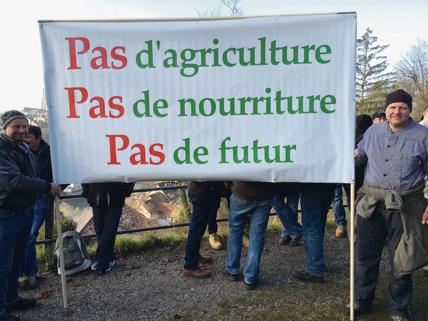 «Keine Landwirtschaft, keine Nahrung, keine Zukunft»: Kaum jemals seit der grossen Bauerndemo im Jahr 2015 in Bern (im Bild) war der Unmut der Bauern derart gross wie heute.