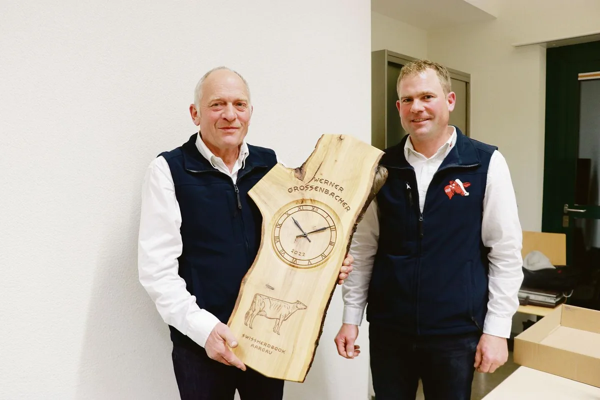 f48a97c118c089c02e70f9ddaf18edaf62ef65d9a1cf92743b28263fedabecf9 Werner Grossenbacher (links) wurde von Präsident Stefan Kuhn aus dem Vorstand verabschiedet.