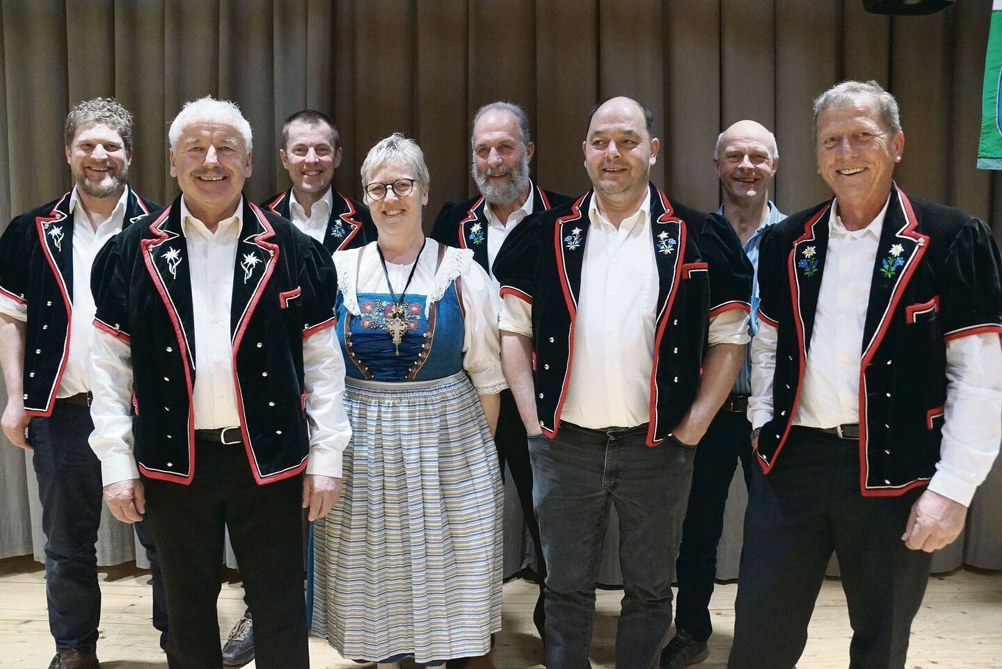 Der Vorstand des Alpwirtschaftlichen Vereins (v. l.): Valentin Lötscher, Pius Schmid, Hans Ziegler, Bethli Portmann, Peter Wüthrich, Markus Zihlmann, Stefan Vogel, Franz Achermann. Es fehlt Hans Siegenthaler vom BBZN Schüpfheim.