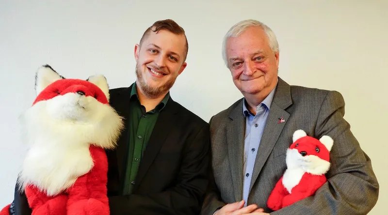 7389f32fb5af69a12eb6e6706f980d080681c1b4 Patrick Fuchs (rechts) wird seinen Sohn Dominik als Geschäftsführer in Zukunft stellvertreten. (Bild zVg)