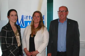 Mittelland-Milch-Präsidentin Sabrina Schlegel (l.) verabschiedete Paul Probst aus dem Vorstand und begrüsste Petra Garigliano.