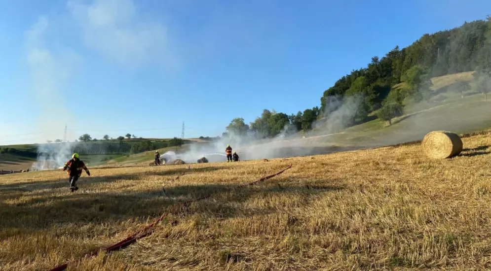220716_Brand_Laufenburg-995×550 Grossflächiger Brand eines Stoppelfeldes in Laufenburg
