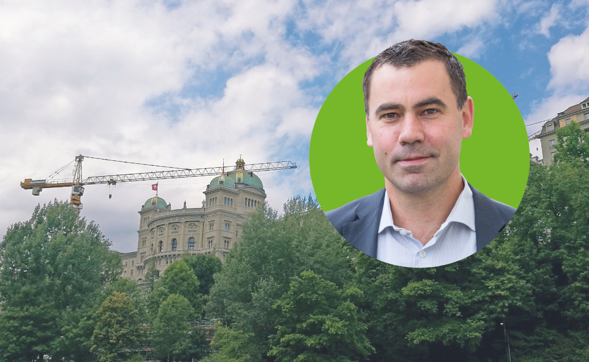 Vor dem Bundeshaus in Bern steht ein Kran