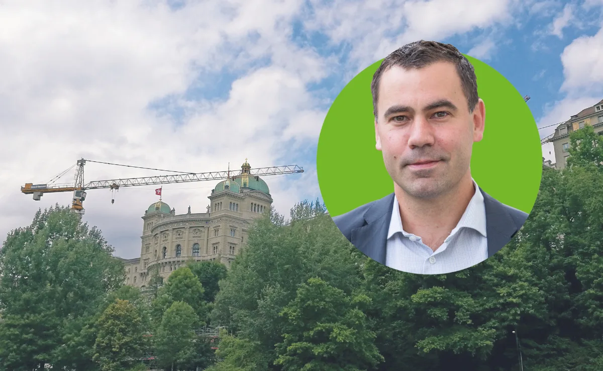 Vor dem Bundeshaus in Bern steht ein Kran