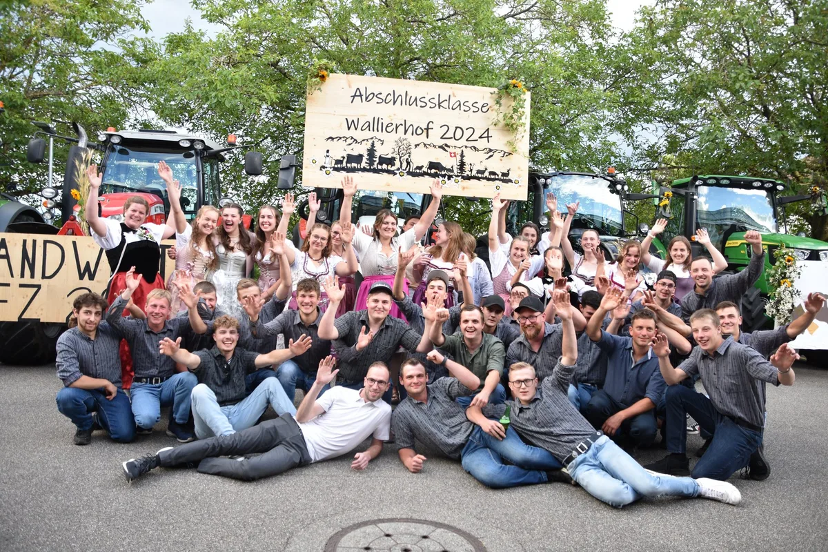 DSC_0040 Mit Treichelgeläut zur Abschlussfeier