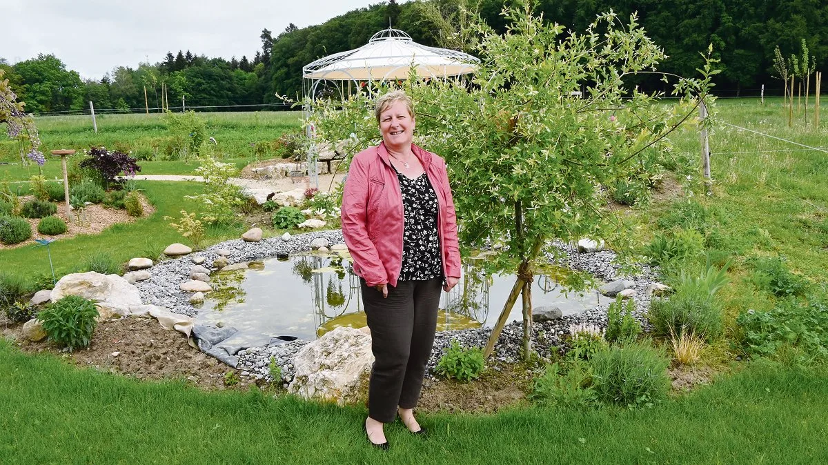 92218726e3e2aeda045b06df19339b282beb77ee Noch ist im neuen Garten von Doris Marti nicht alles so, wie es soll. Die Familie konnte vor zwei Jahren ihre lang geplante Siedlung endlich beziehen. (Bild aw)