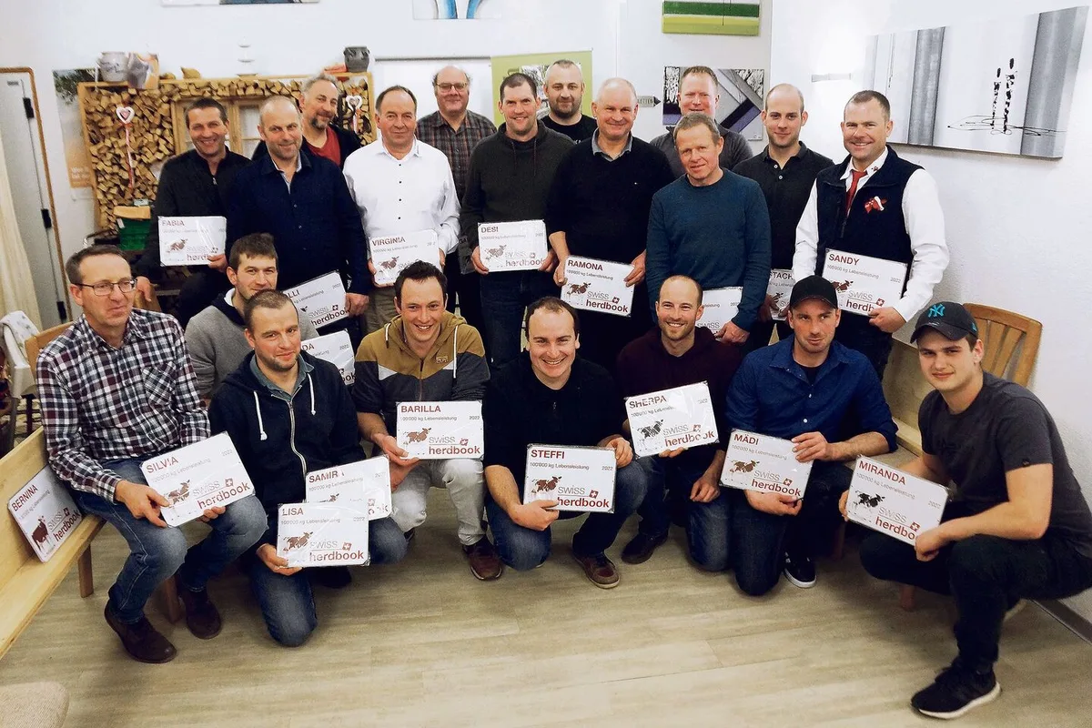 ce76e502b8905415684c418d23fcb4e18d337c8cda382b98acc924895081589a Die Züchter von 100 000er-Kühen bekamen eine Auszeichnung.