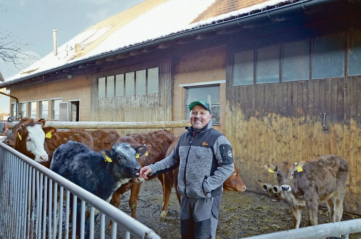 4ed894f9800c68a39b261d4dade23238643324531c24aa1fb1bc3594a0cca146 Mit 60 Jahren entschied sich Jürg Lüscher für die Umstellung von der Milchproduktion auf die Rindermast.