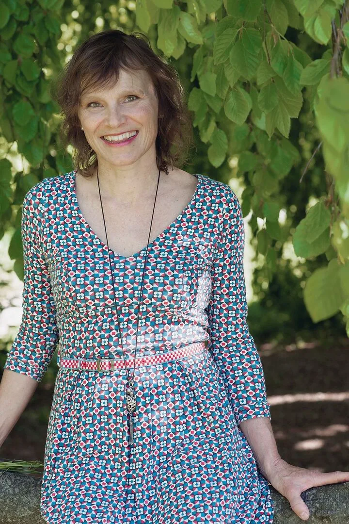 Daniela Schwegler ist eine Schweizer Bestseller-Autorin, bekannt für ihre Bücher voller Porträts.