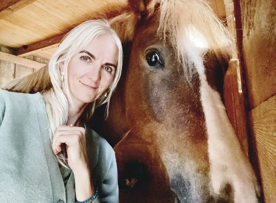 Franziska Ambühl, Millas Mutter, besucht ihre Tochter gerne auf dem Hof.