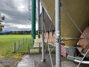 Die Mitglieder der Vereinigung Schweizer Futtermittelfabrikanten verkauften 2025 gut 2 Prozent mehr Futter an die Schweizer Bauern als im Vorjahr.
