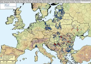 Die Afrikanische Schweinepest zirkuliert in den Wildschweinbeständen (blaue Punkte) und kommt dabei auch der Schweiz näher. Bei den Hausschweinen (rote Punkte) kam es zuletzt auf dem Balkan zu grösseren Ausbrüchen. Die grauen Punkte markieren Ausbrüche älteren Datums. Karte aktualisiert am 1. Dezember 2023.