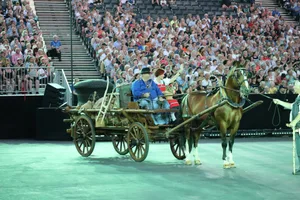 Hiro und Fahrer Heinz Mägli.