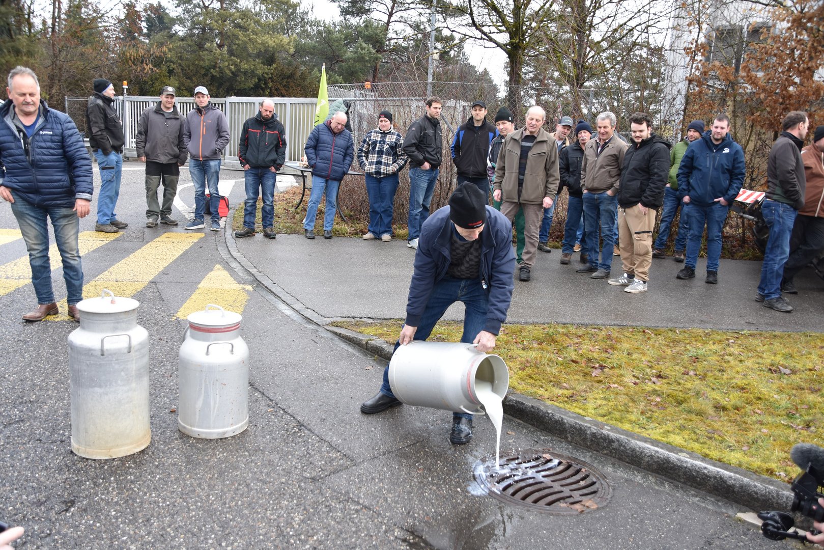 Bauern protestieren in Bern vor Mondelez-Sitz – Die Butterimporte sorgen für rote Köpfe