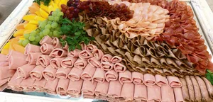 Teufelszeug Fleisch, dazu ein Klima- und Umweltkiller? Dass die Mensa der Uni Luzern auf fleischlos setzt, erhitzt die Gemüter. (Bild Josef Scherer)