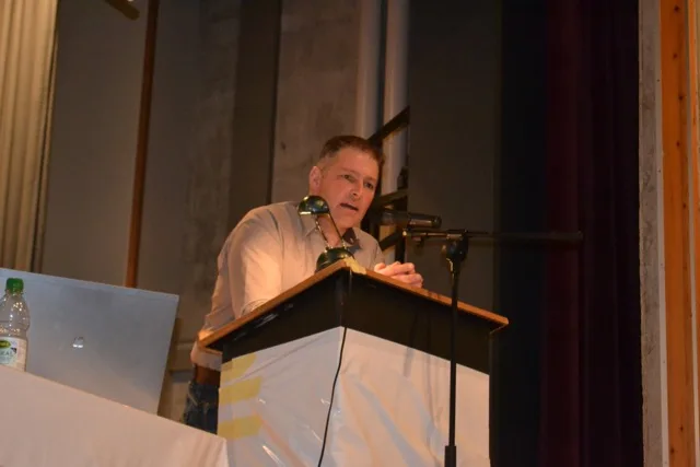 b314405b315d7bfe482d5880060855693874ff50 Ruedi Sommer bedankt sich für seine Wahl zum neuen Präsidenten der Emmentaler Fleckviehzüchter. (Bild Peter Fankhauser)