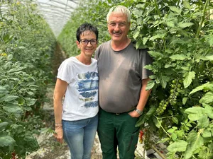 Seit 36 Jahren sind Monika und Peter Kistler-Hinder ein Paar und managen gemeinsam den Gemüsebaubetrieb.