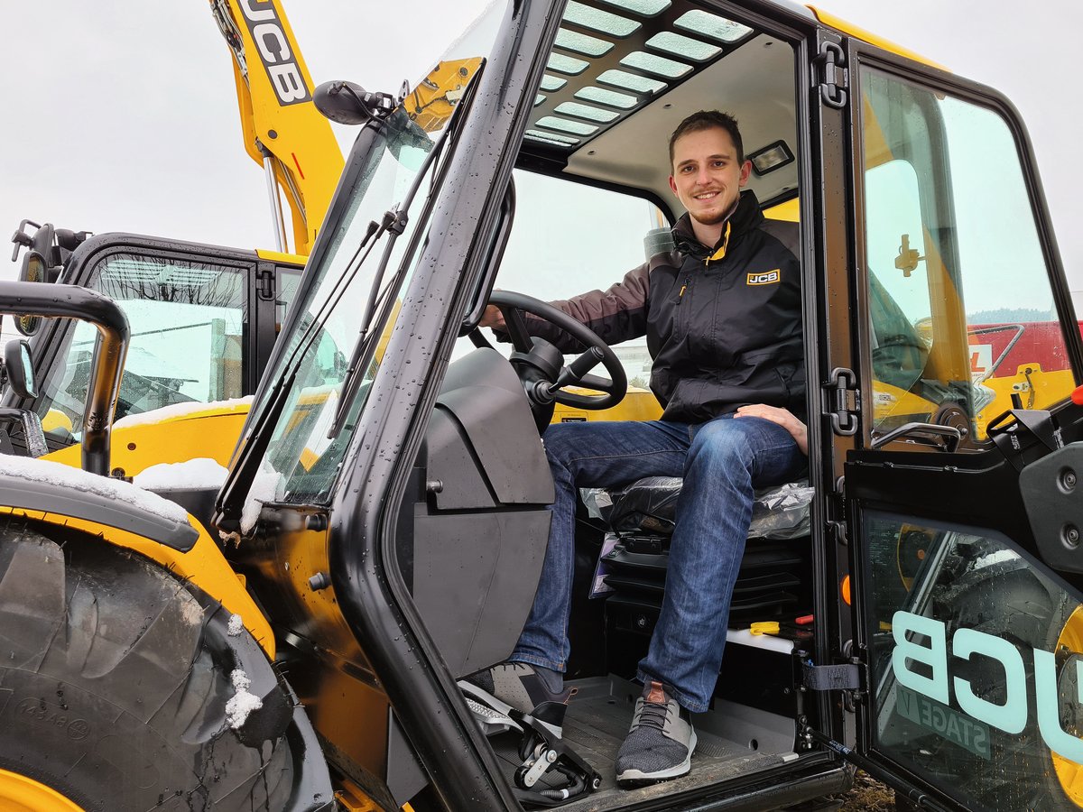 Christian Keller ist bei der Serco Landtechnik AG Produktmanager für JCB. Ab dem Jahr 2021 werden die ersten Elektro-Teleskoplader ausgeliefert. Bild: Beat Schmid