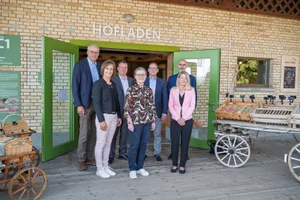Der neue Identitas-Verwaltungsrat: (v.l., hinten) Hans Wyss, Verwaltungsratspräsident, Matthias Schelling, Vizepräsident, Donat Schneider, Roberto Mossi.
Vorne: Catherine Meister Schwager, Katharina Stärk, Andrea Leute.