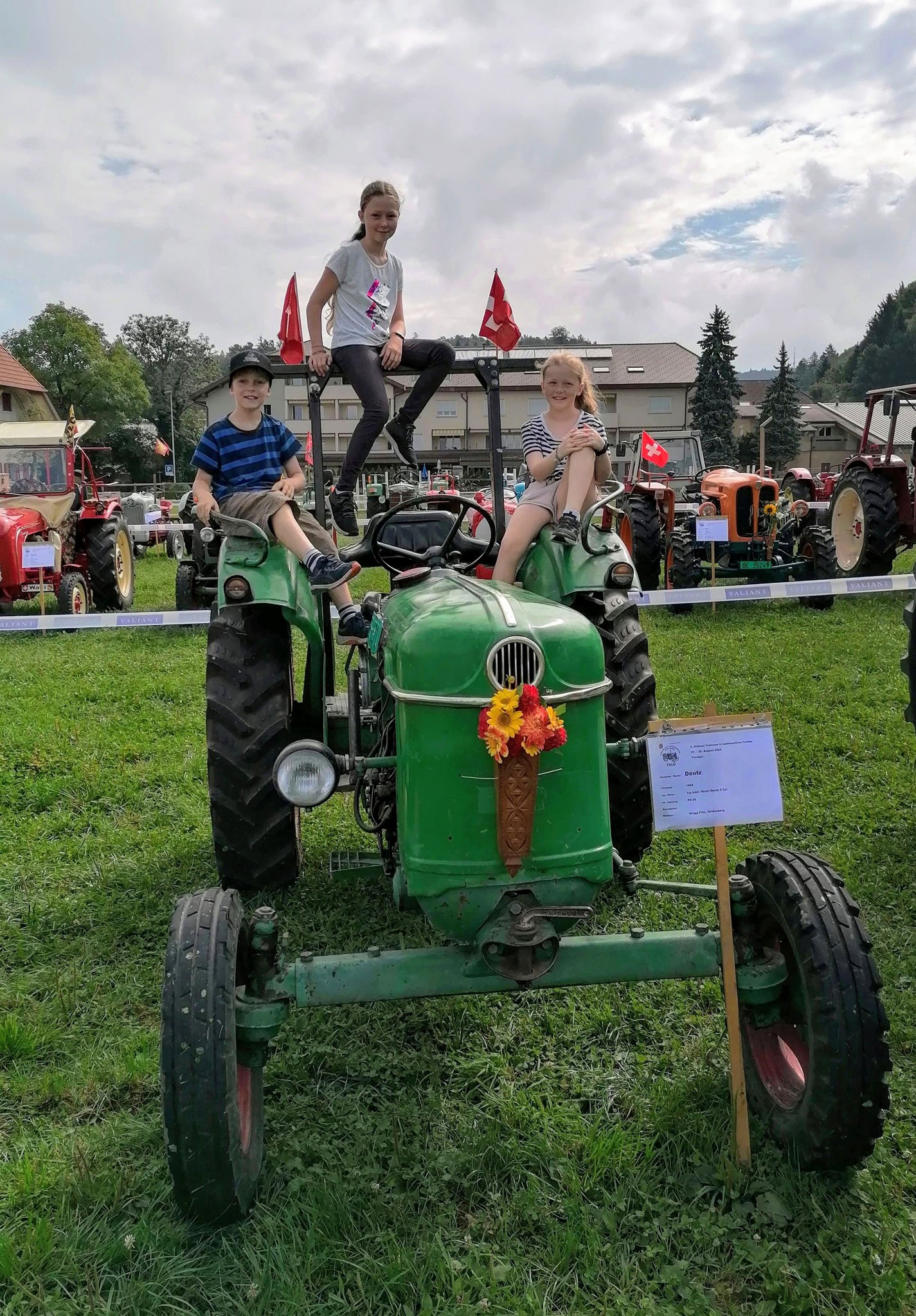 Auch die Grosskinder sind stolz auf ihren Oldtimer