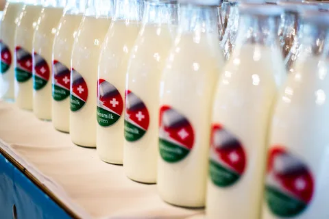 0b53fb3a69339d5f05e974a10261293b98c7f599 Bereits 20 Firmen zeichnen ihre Produkte mit "Swissmilk Green" aus oder verkaufen unter dem Kennzeichen. (Bild BauZ)