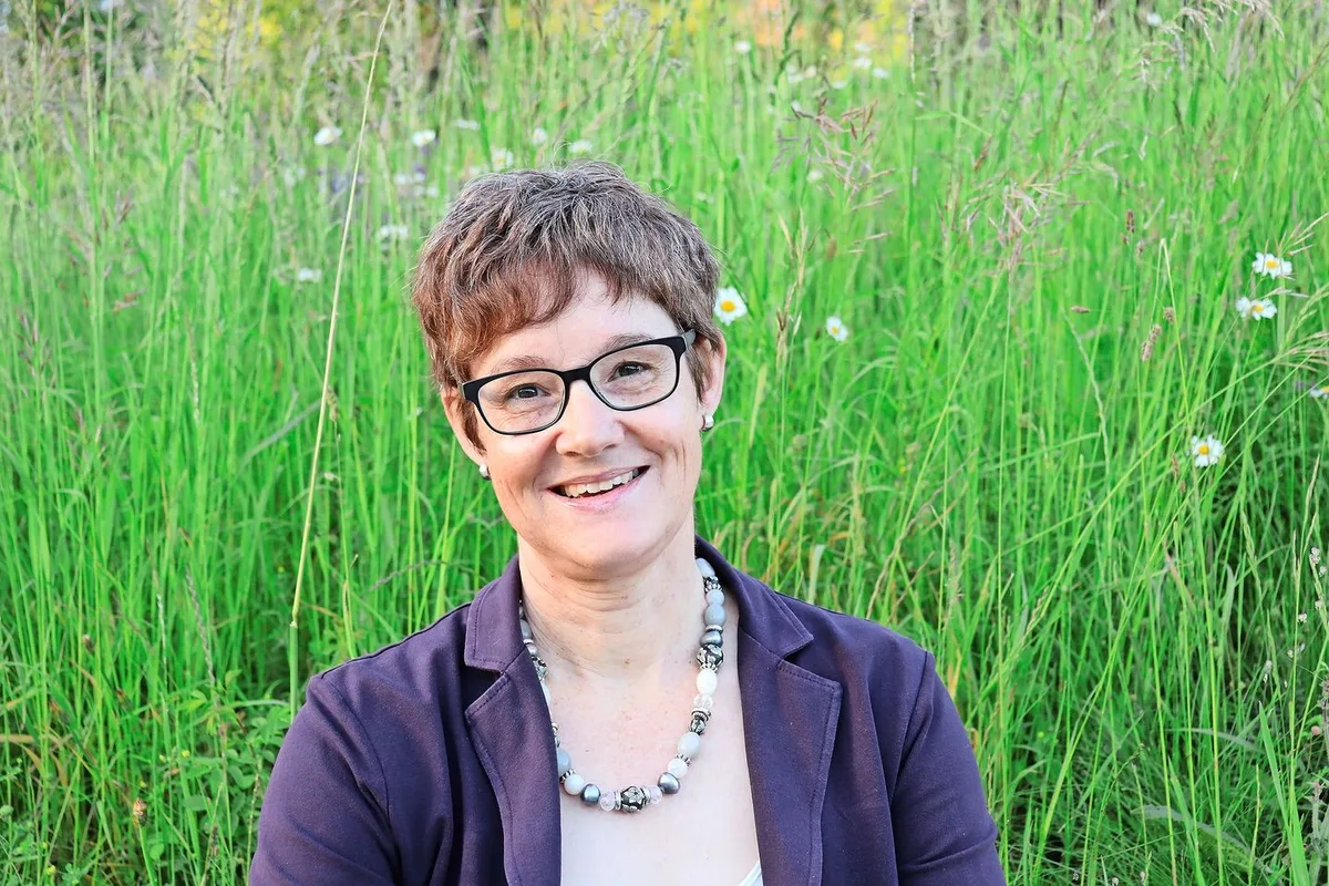 bd82a20543511954c19b33a7a8431c173954a9cb050a48981a1aedfa7c678be9 Gabi Werner ist Bäuerin auf einem Milchwirtschaftsbetrieb mitten im Dorf Merishausen, nördlich von Schaffhausen.