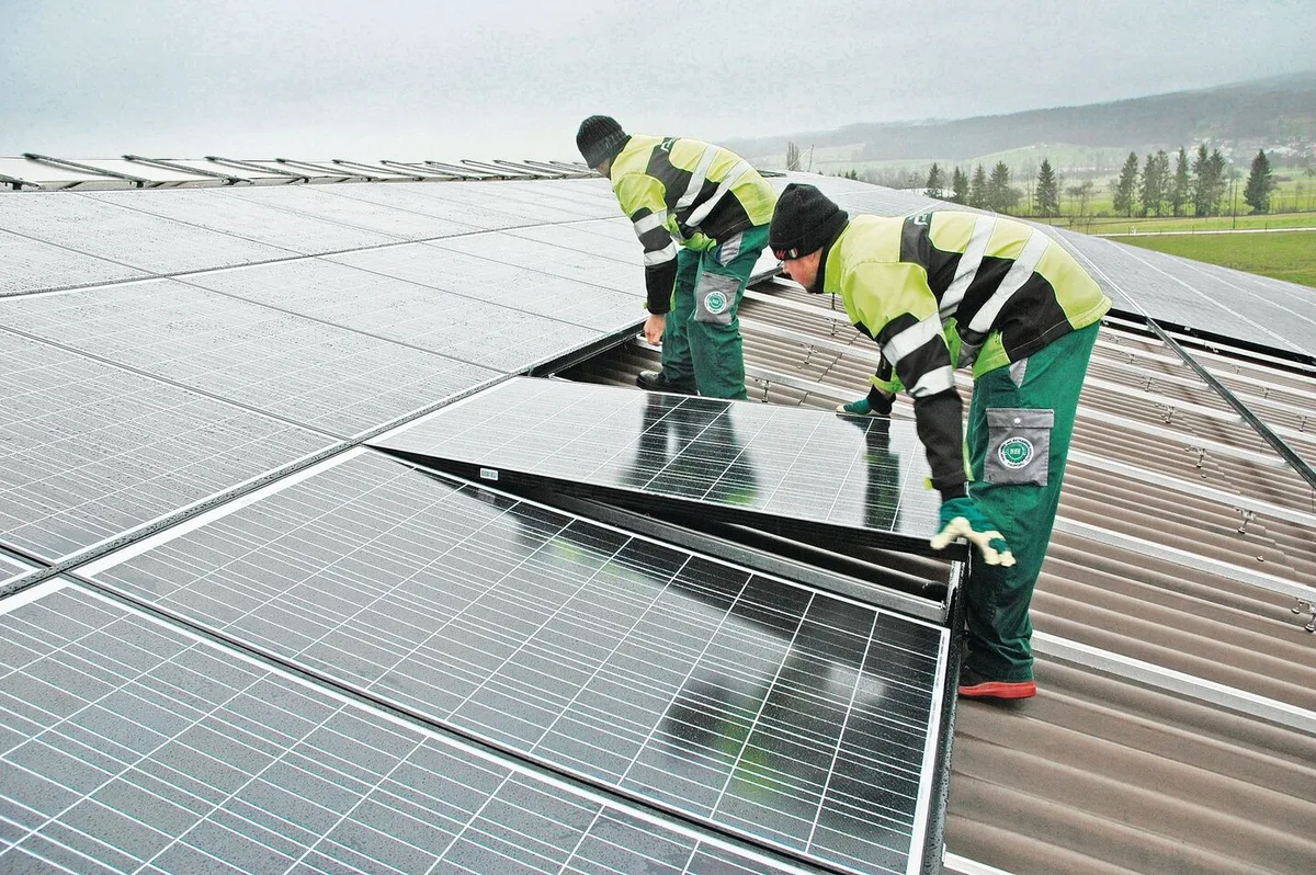 1b6ebaa003ee2d0ed128b83103b9783ed80b1006c5279f0cc0abaa46c60fa1e6 Wer in eigene Photovoltaikanlagen investiert, kann sich gegen Marktschwankungen beim Strompreis absichern.