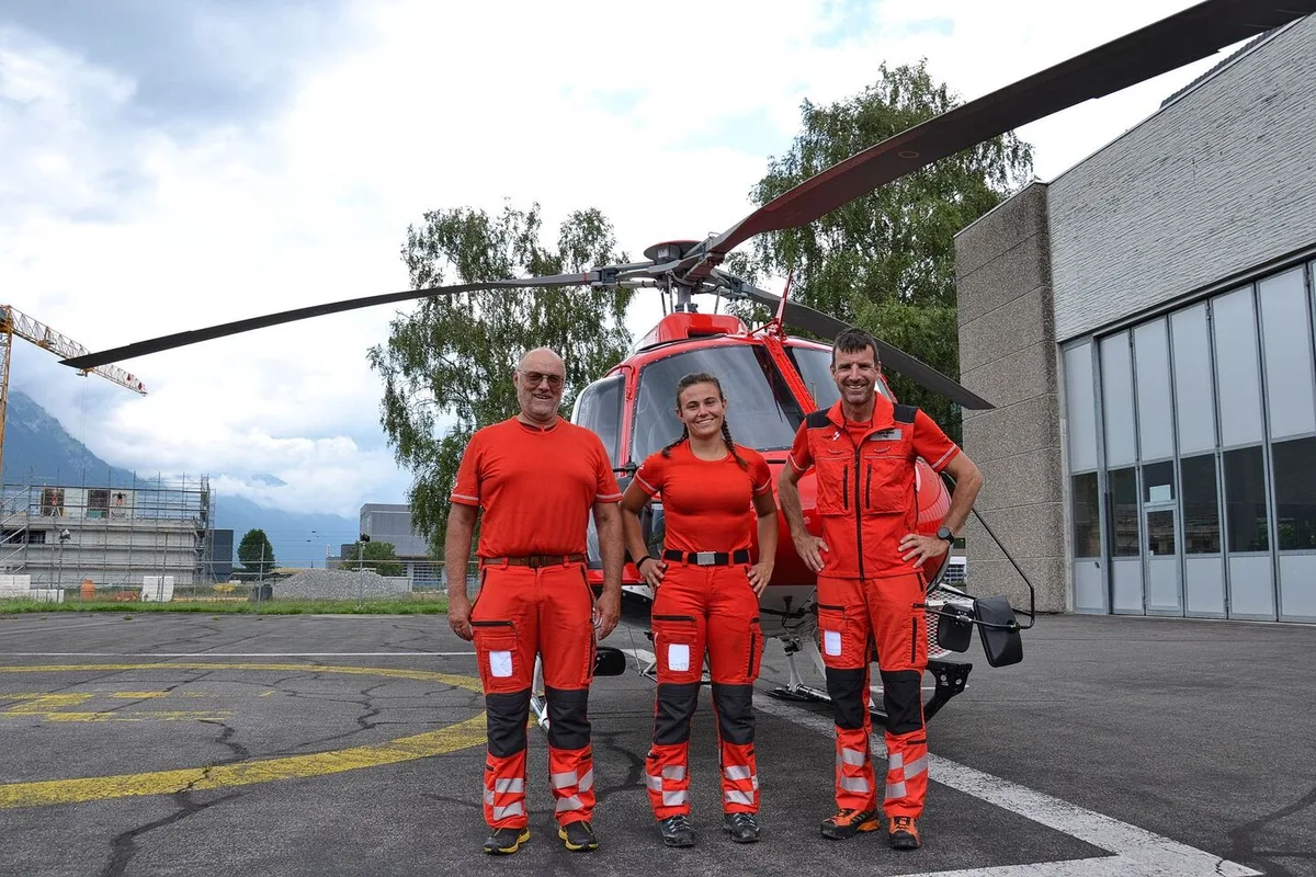 6dab060a3ba47a1dbf966532b44eaf9c3b54a8a977a8337658788728f6f19400 Ein eingespieltes Team in Wilderswil: Flughelfer Robi Hurschler und Anna auf der Maur mit Pilot Bruno Bhend (v.l.n.r).