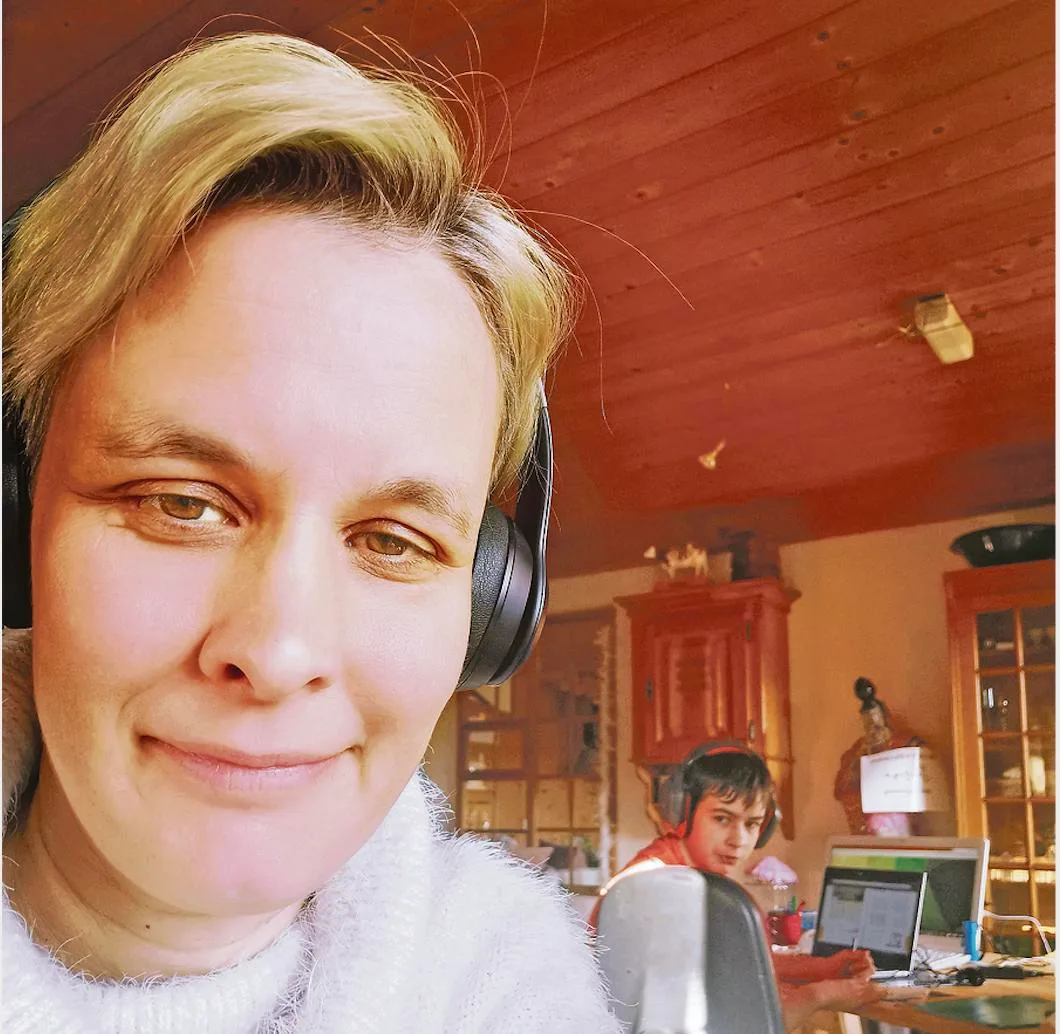 3a3ef042b8a1fb689f8281ca37ff5ff7a2351bf9 Redaktorin Simone Barth arbeitet im Homeoffice – und sie ist nicht alleine. (Bild sb)