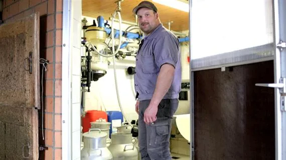 593bf86304b2dac7e912c40ef379f43bb2c7c551 Überzeugter Milchbauer: Thomas Sempach produziert Milch für die Herstellung von Emmentaler-Käse. (Bild Flavian Cajacob)