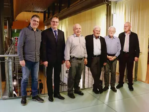 Geschäftsleiter Andreas Haller, Präsident Christian Hauri, die ehemaligen Präsidenten Walter Lüscher, Otto Vögeli, Walter Vögeli, der ehemalige Geschäftsleiter Hans Berner (v. l. n. r.).