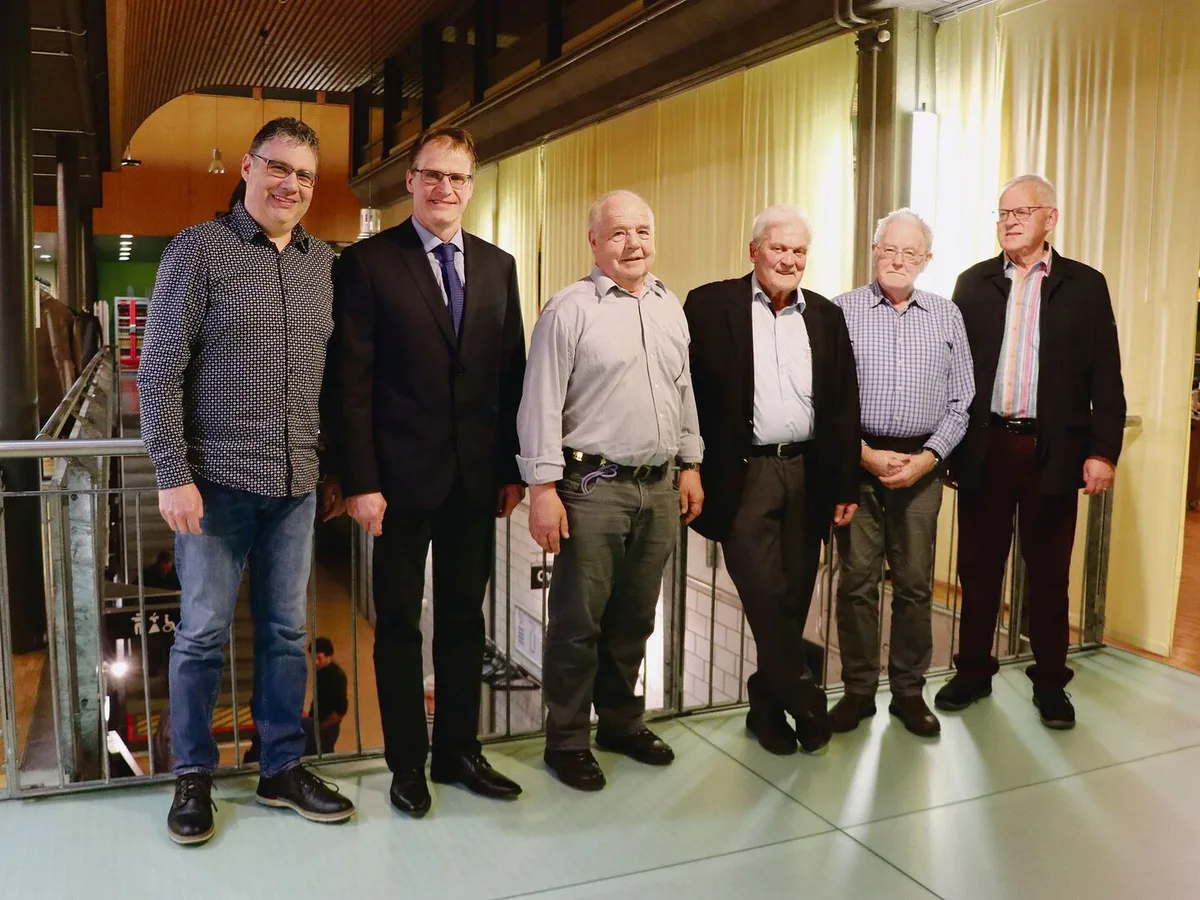 d0e1dc8f6cb91faaedfd8635a453eddeb1ea399ab9be9c3ee0f7110a708c8a90 Andreas Haller, Christian Hauri, Walter Lüscher, Otto Vögeli, Walter Vögeli, Hans Berner (v. l. n. r.).