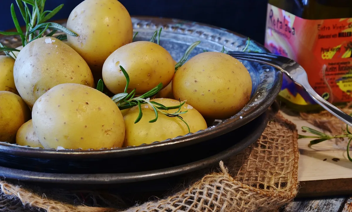 potatoes-gd07349528_1280 Die schöne Annabelle – Geschichten rund um die Kartoffel