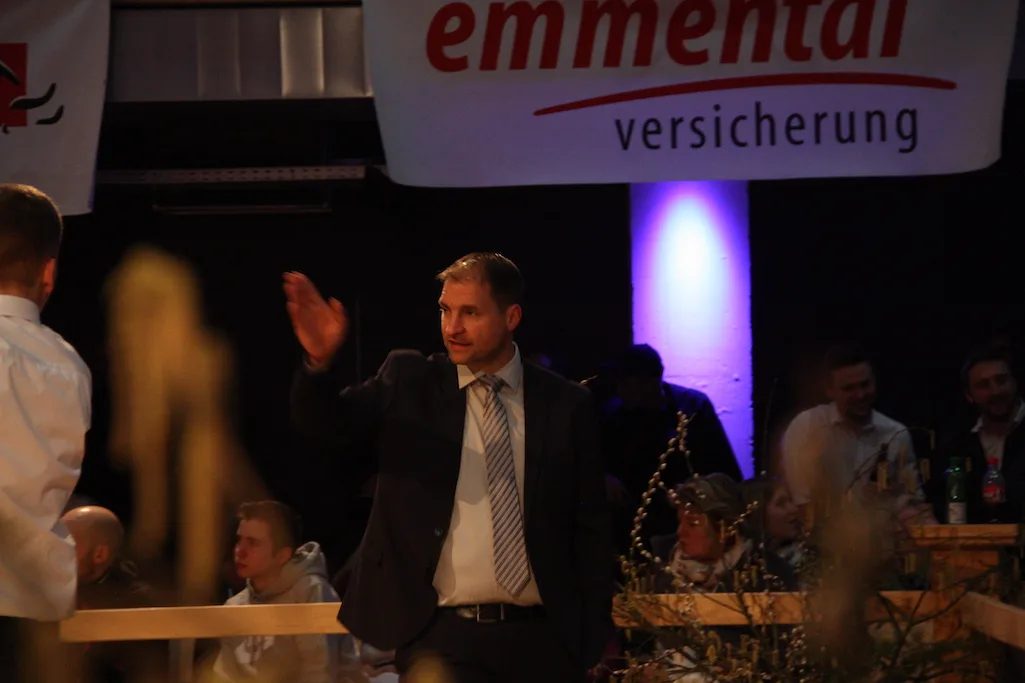 cd48f8ffc6eda358b16231e6c76641194b00c6db Richter Patrick Rüttimann hatte die Qual der Wahl an der diesjährigen Holstein-Night. (Bilder Andrea Wyss)