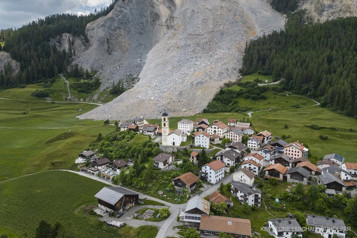 SCHWEIZ BRIENZ FELSSTURZ