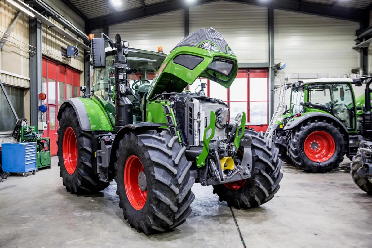 d9a4e059add5a278826646a4504534a7724d033d Ein Fendt 720 Vario Traktor in der Werkhalle der GVS Agrar AG in Schaffhausen. Bild: Mareycke Frehner