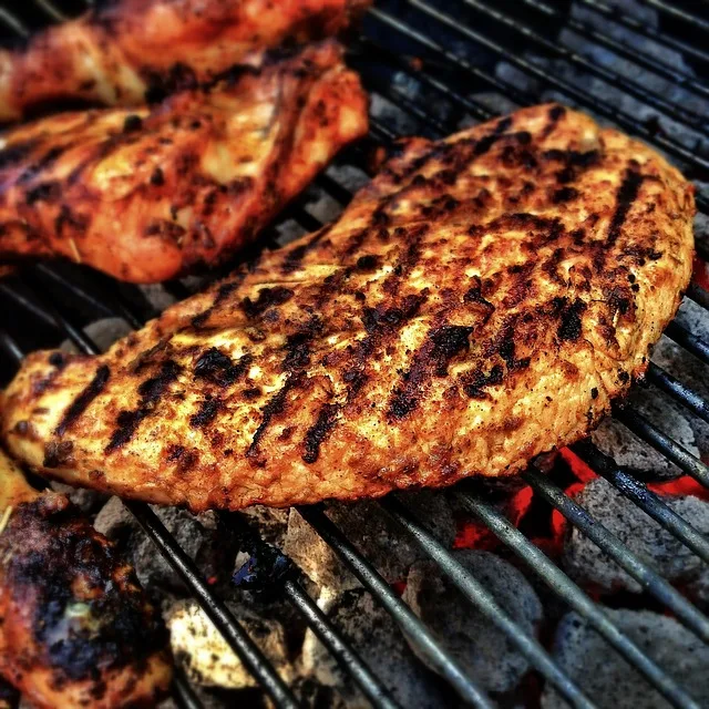 7dfd7915e4bf6ac752274a8ca50fd05f4ec841b1 Der Pro Kopf Konsum von Fleisch hat im vergangen Jahr sieben Prozent abgenommen, wie Zahlen des BLW zeigen. (Bild pixabay)