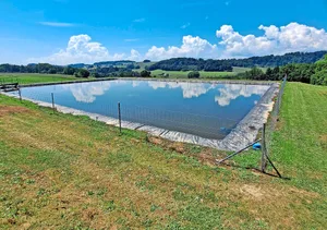 Speicherteiche können einen Wasserbedarf von 500 bis 10 000 Kubikmetern decken.