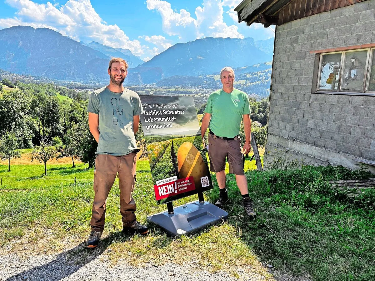 Christian Obrecht (l.). ist der Neffe von Andreas Obrecht. Sie haben zwei Betriebe mit einem hohen Anteil an Biodiversitätsförderfläche. Sie arbeiten eng zusammen und werden im September ein Nein in die Urne legen.