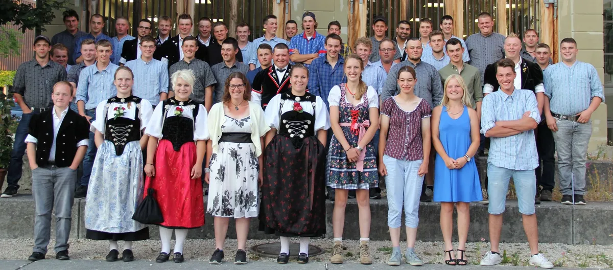 7e6c181a7d4961189ad895134d430f8d70d39597 Abschlussfeier am Inforama: Die Agrarpraktiker/-innen nehmen ihr Diplom in Empfang